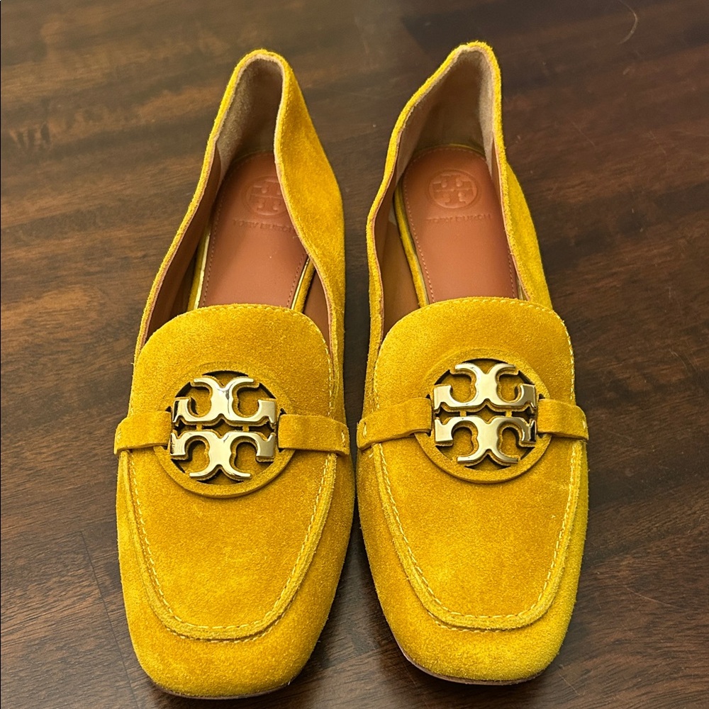 Tory Burch Metal Logo Suede Loafer Size 8 1/2M. NWOB